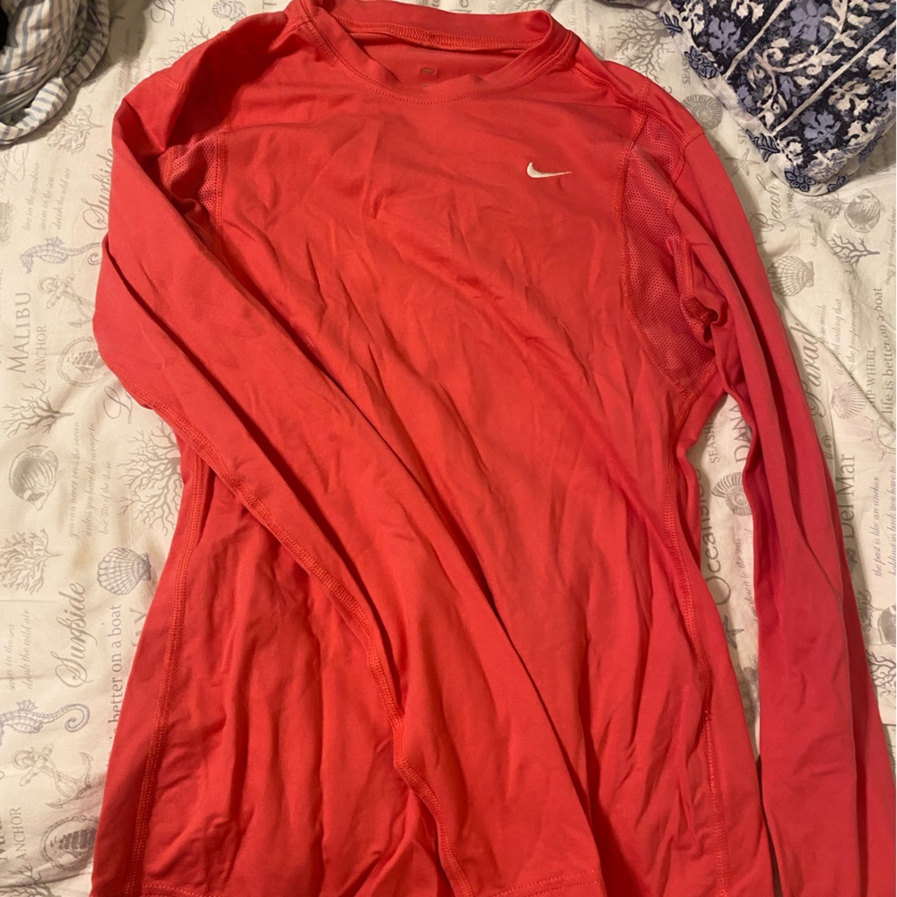 Nike fit dry long sleeve